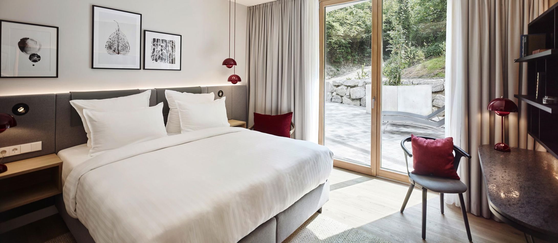 高級寢具、迷你吧、客房內保險箱、書桌