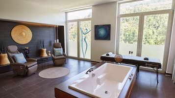 Behandlungsräume für Paare, Sauna, Whirlpool, Dampfbad