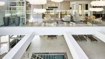 Couples treatment rooms, sauna, hot tub, steam room, body treatments