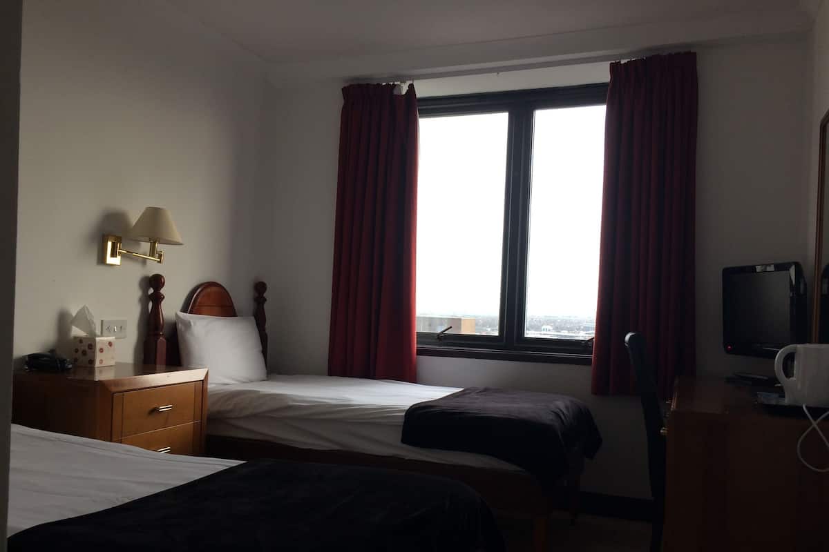 Standard Twin Room, 2 Katil Bujang (Single) | Peti besi dalam bilik, meja, katil bayi/kot (surcaj), Wi-fi