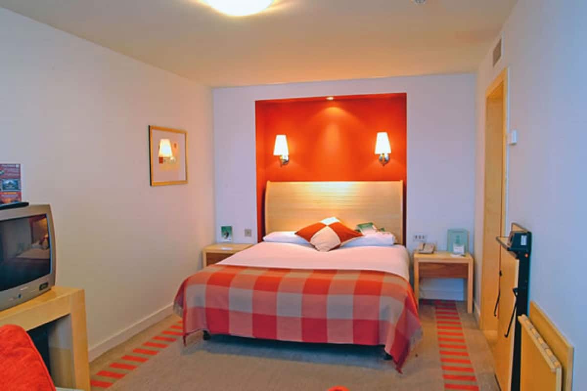 Standard Double Room | Peti besi dalam bilik, meja, katil bayi/kot (surcaj), Wi-fi