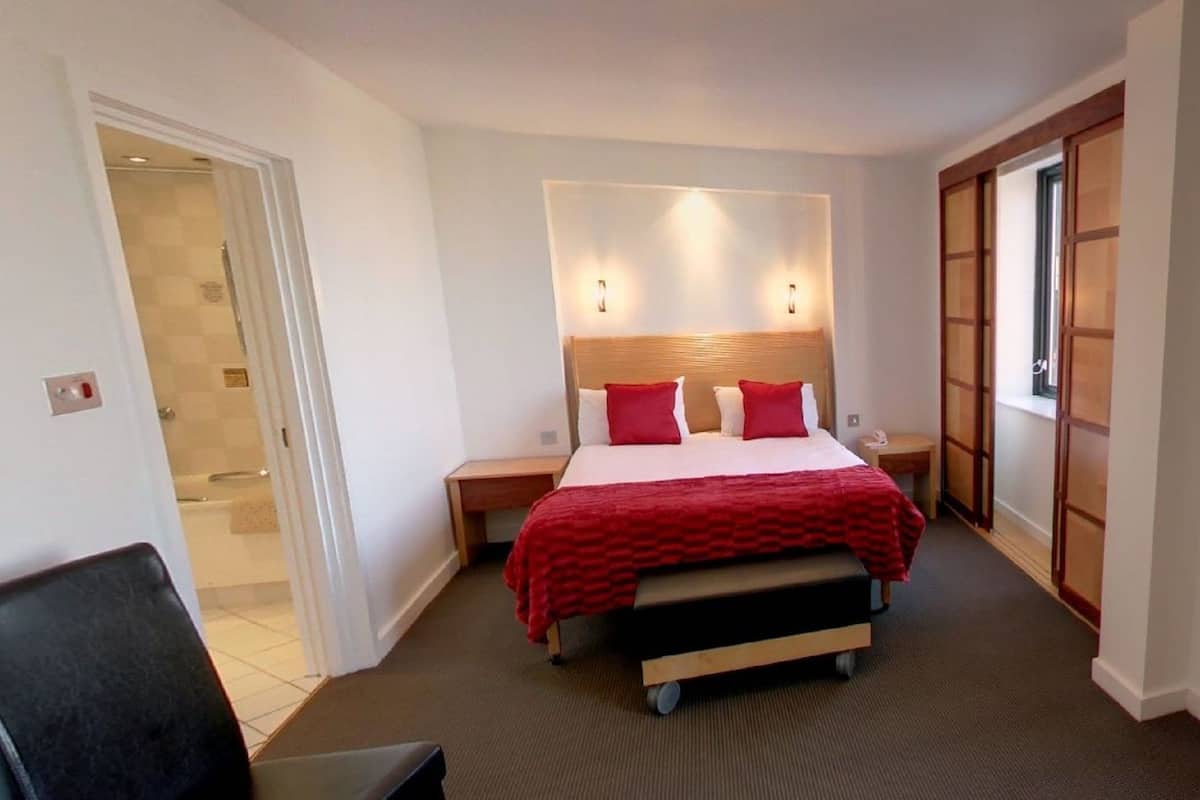 Superior Room, 1 Katil Kelamin (Double) | Peti besi dalam bilik, meja, katil bayi/kot (surcaj), Wi-fi
