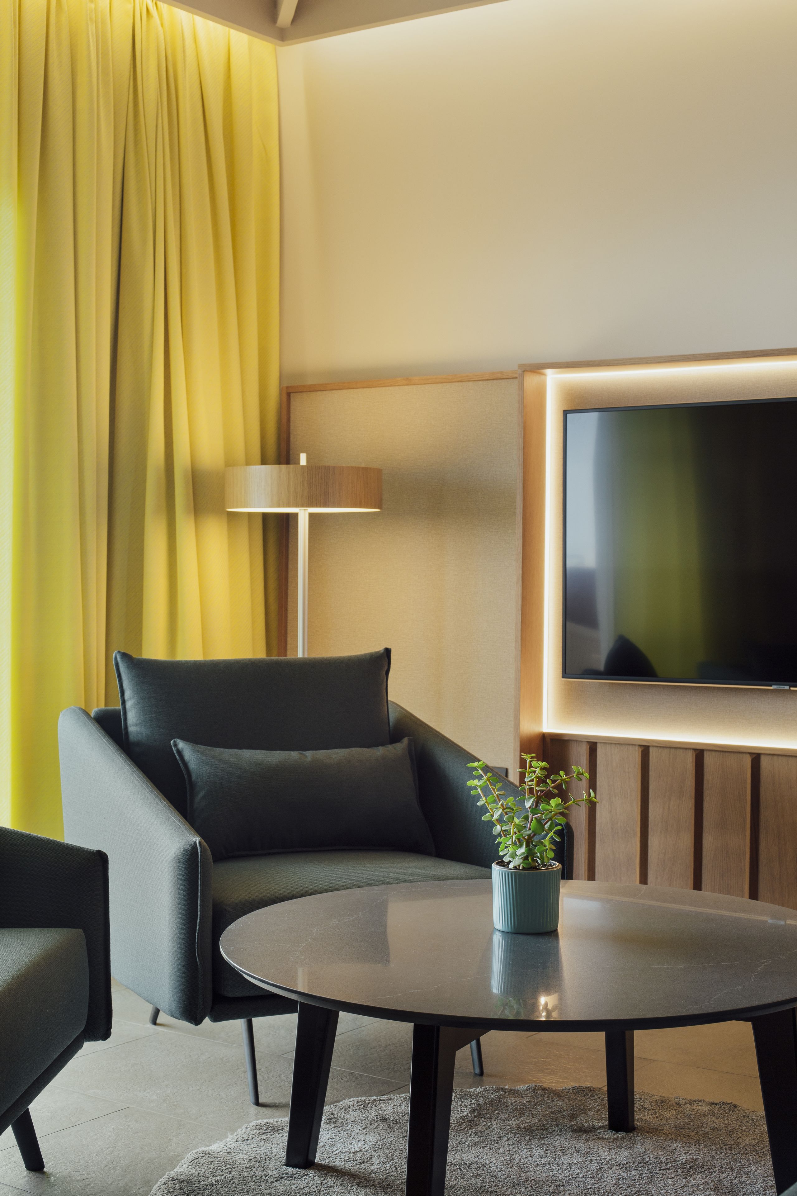 suite, sea view | living area | lcd tv, pay films