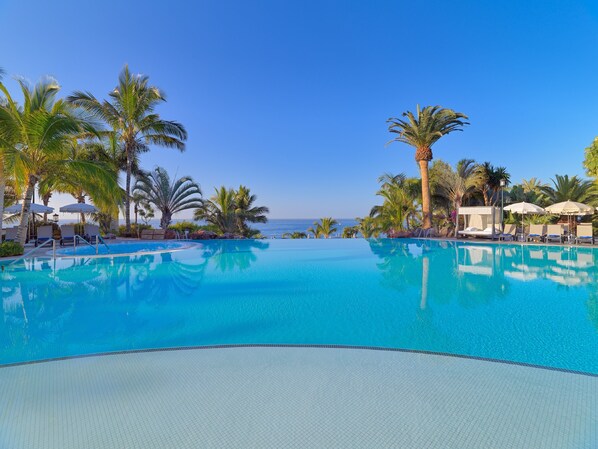 2 outdoor pools, pool umbrellas, pool loungers - Roca Nivaria Gran Hotel (Adeje)