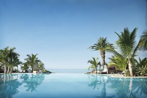 2 outdoor pools, pool umbrellas, sun loungers