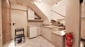 Habitación triple | Cocina privada | Refrigerador