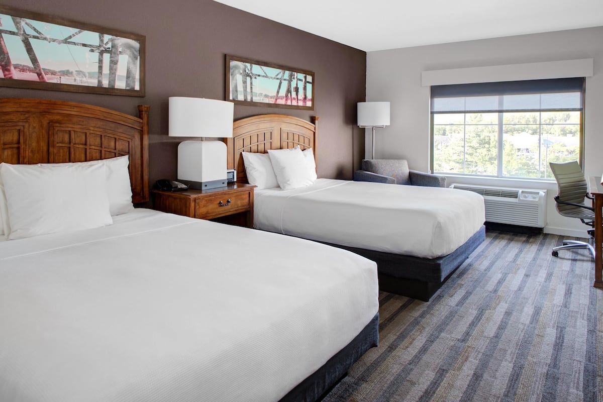 Habitación estándar, 2 camas Queen size | Ropa de cama de alta calidad, camas con pillow-top y escritorio