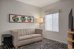 Hochwertige Bettwaren, Pillowtop-Betten, Schreibtisch