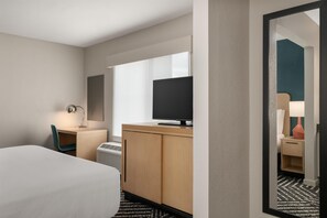 Premium bedding, pillowtop beds, desk, laptop workspace - HYATT house Fishkill/Poughkeepsie (Fishkill)