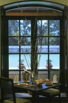 3 か所のレストラン、朝食に営業