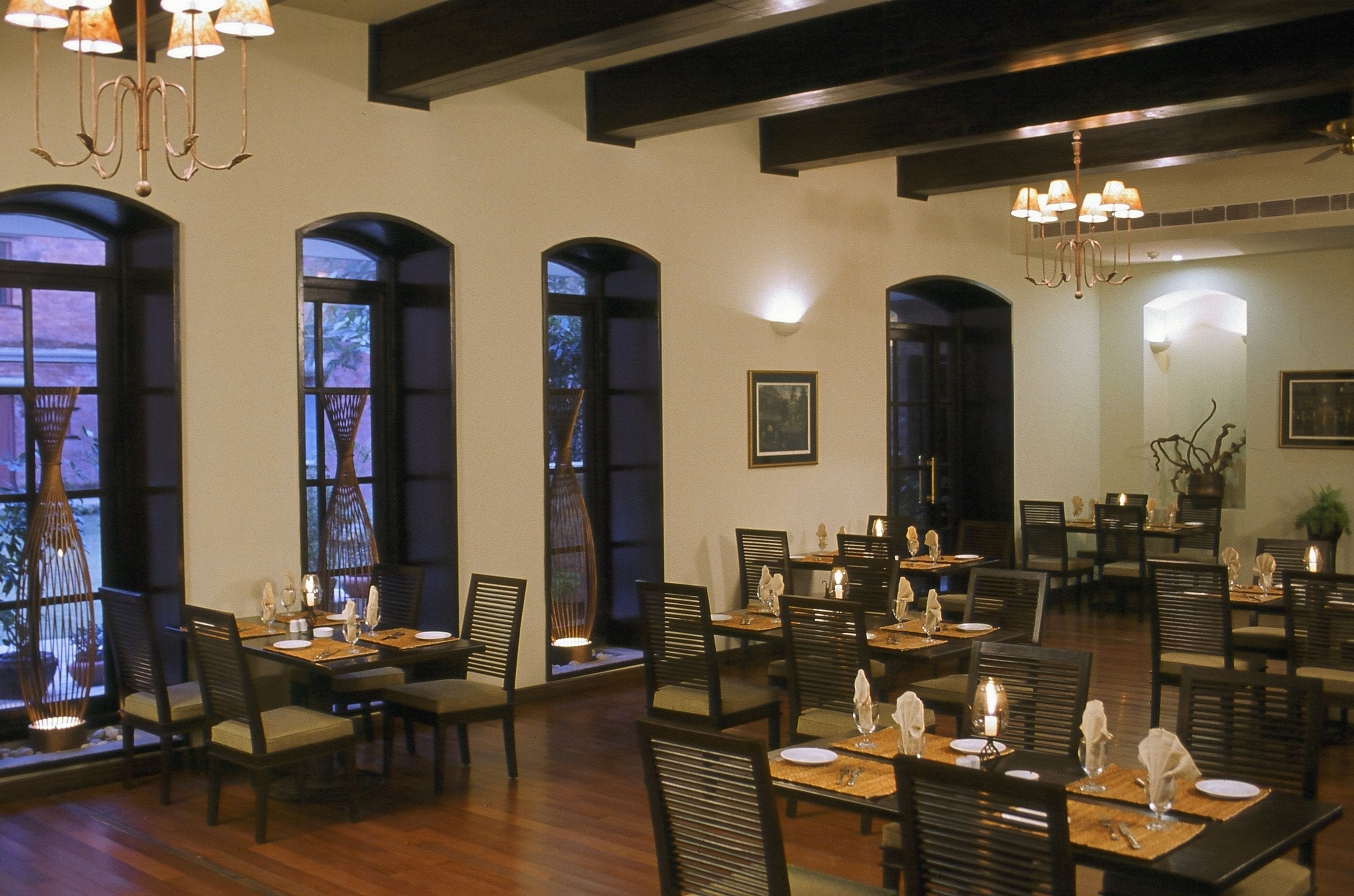 3 restaurants, breakfast served