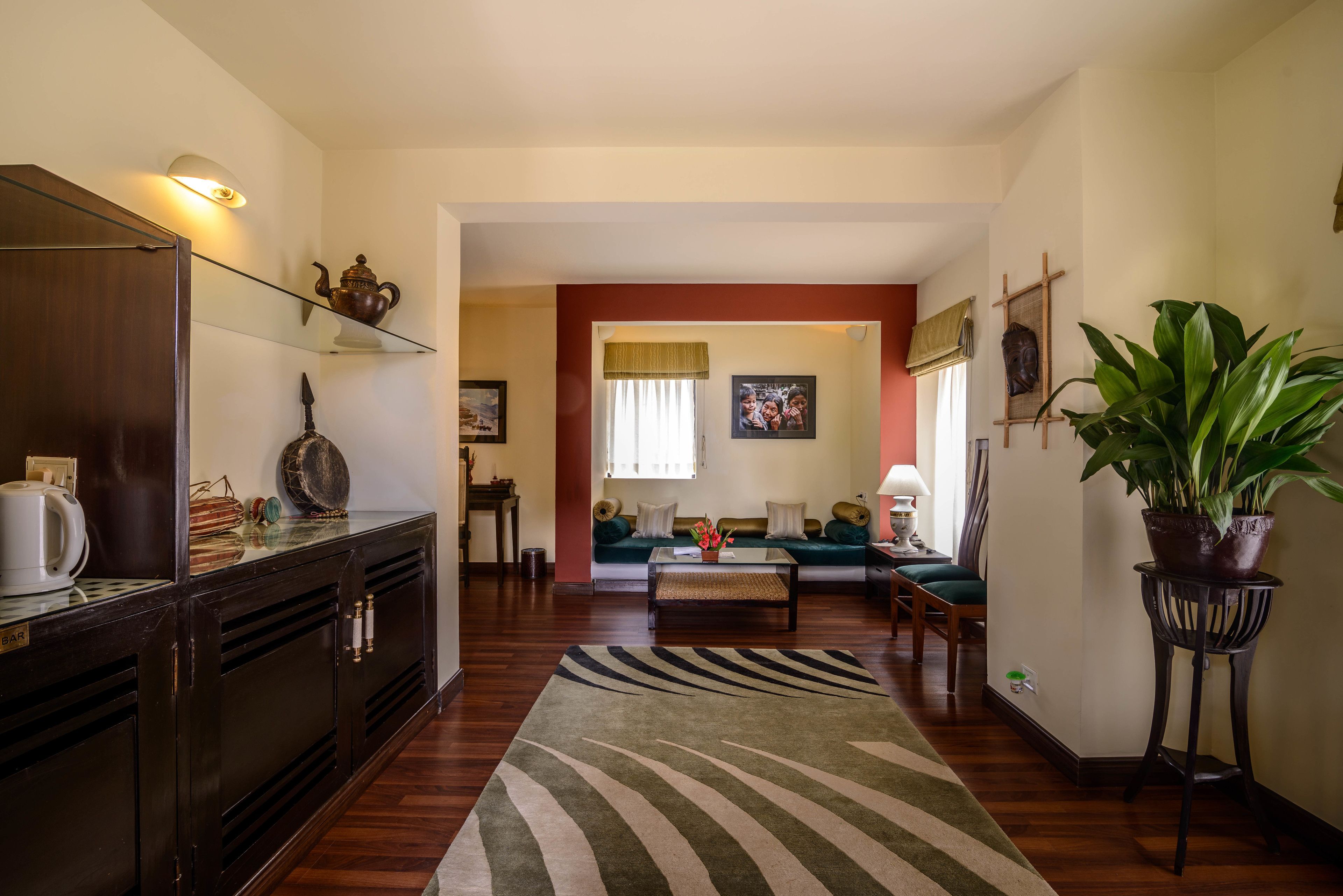 suite, 1 double bed | living area | 21-inch led tv with cable channels, tv