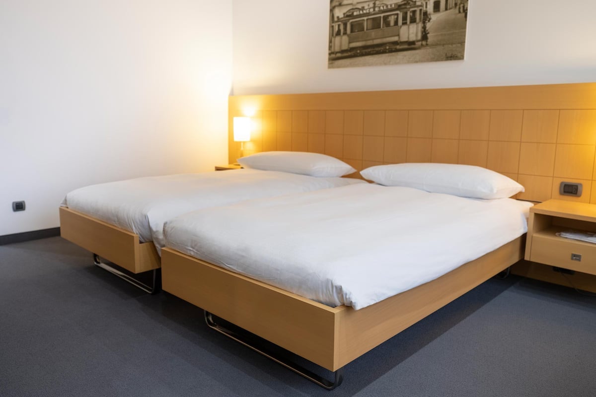 hypo-allergenic bedding, down duvets, in-room safe, desk