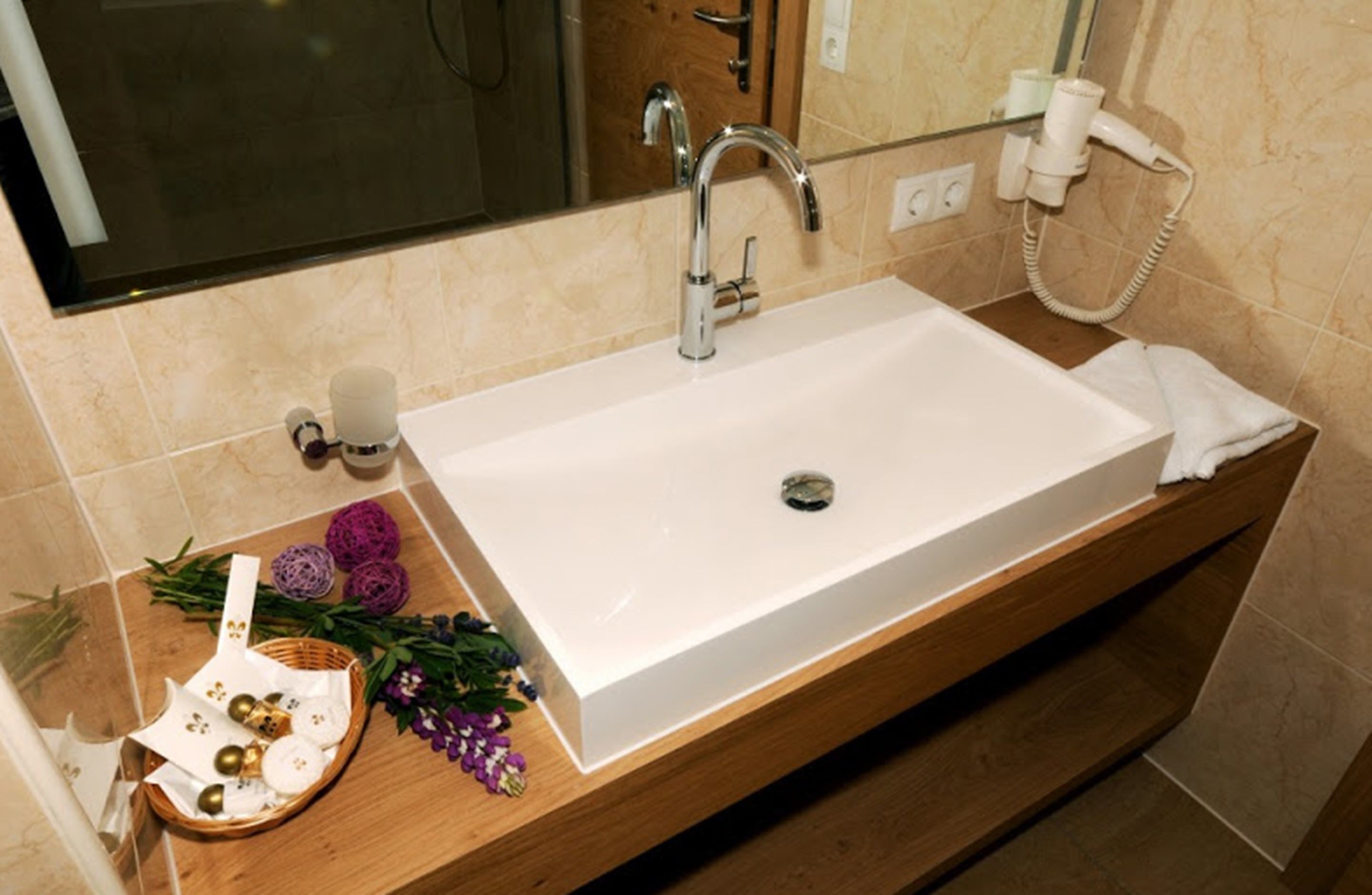 junior suite, balcony, mountain view | bathroom sink