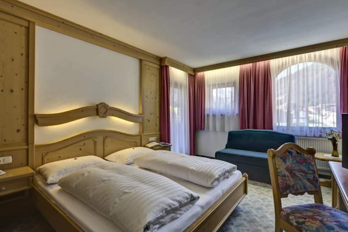 in-room safe, desk, free wifi, bed sheets