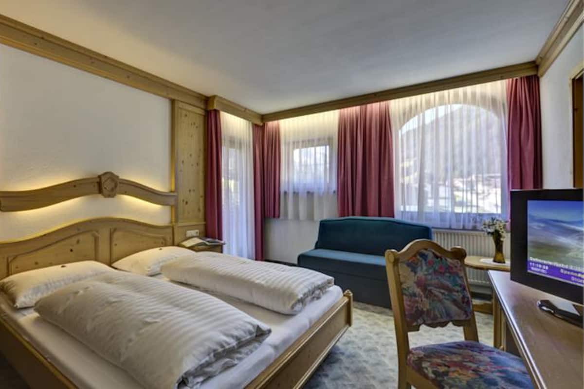 In-room safe, desk, free WiFi, bed sheets