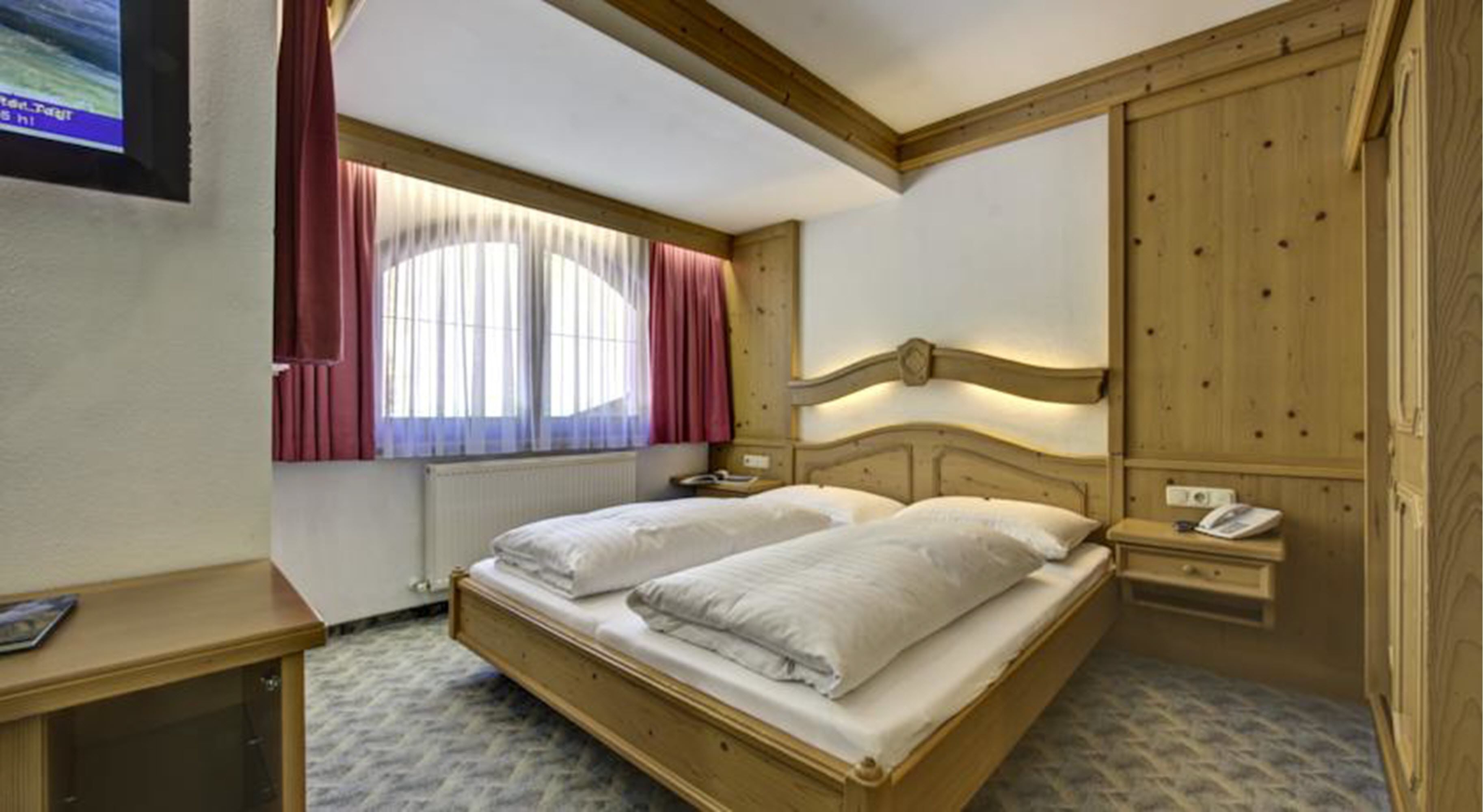 in-room safe, desk, free wifi, bed sheets