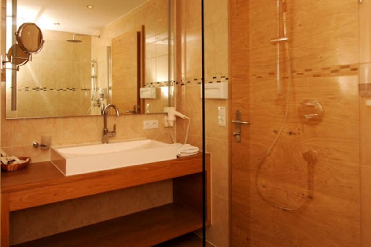 junior suite, balcony, mountain view | bathroom | shower, towels