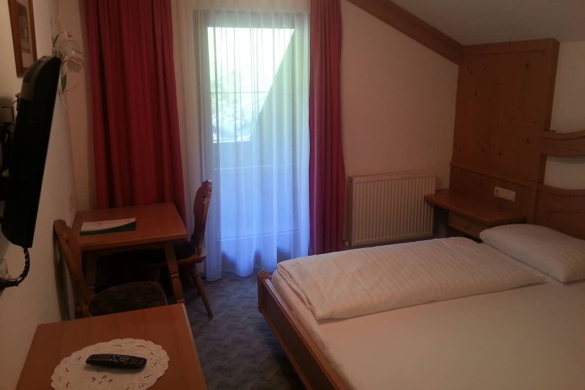 Basic Double Room, Balcony, Mountain View