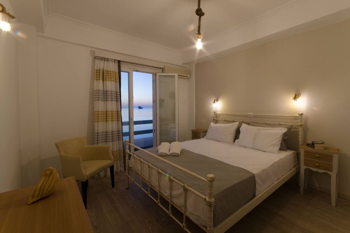 Minibar, in-room safe, blackout drapes, soundproofing
