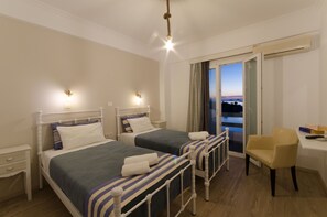 Minibar, in-room safe, blackout drapes, soundproofing - Nikolas Hotel (Paros)