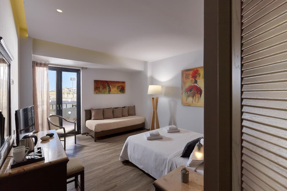Hypo-allergenic bedding, memory-foam beds, in-room safe, desk