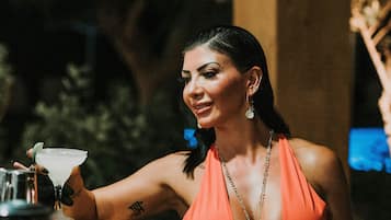 2 من البارات/الاستراحات، بار على حمام السباحة