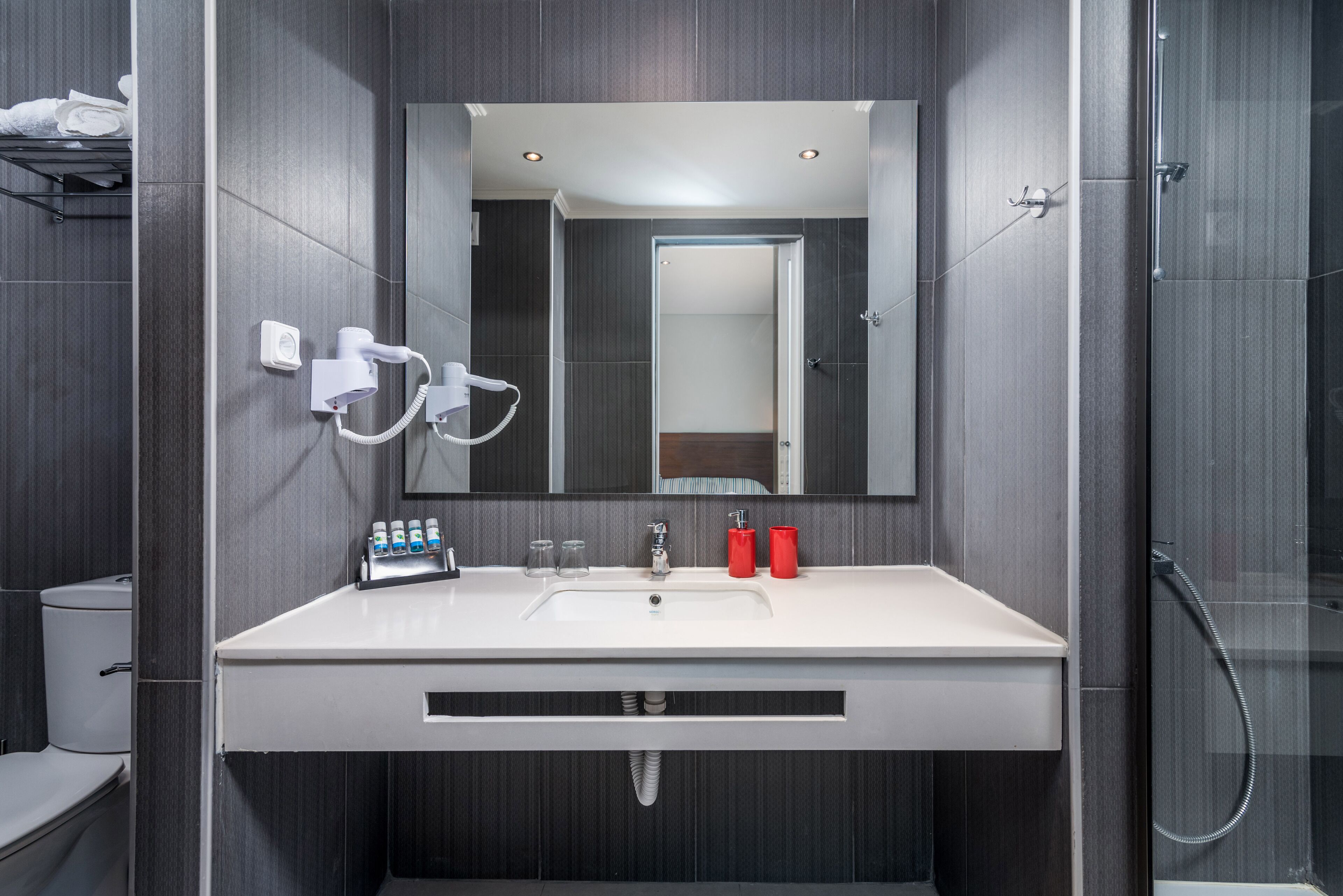 Deluxe Quadruple Room (Family-Open Plan) | Bathroom | Shower, rainfall showerhead, hair dryer, towels