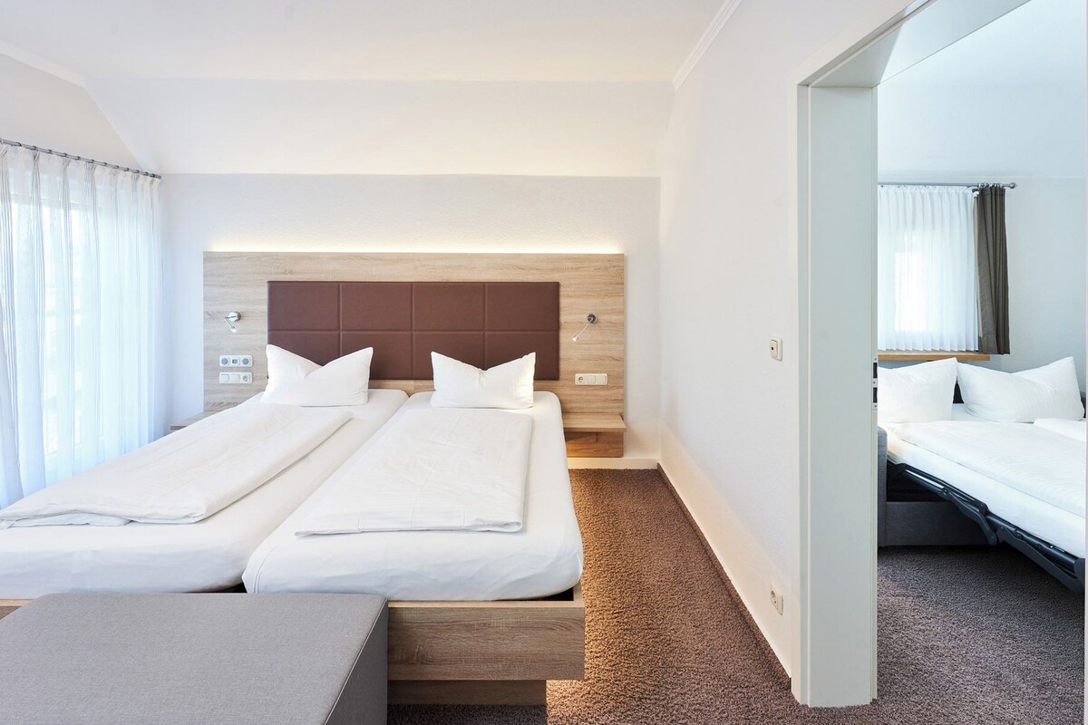 Quadruple Room | Hypo-allergenic bedding available, desk, blackout drapes
