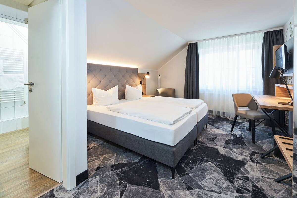 comfort single room | hypo-allergenic bedding, desk, blackout curtains, iron/ironing board