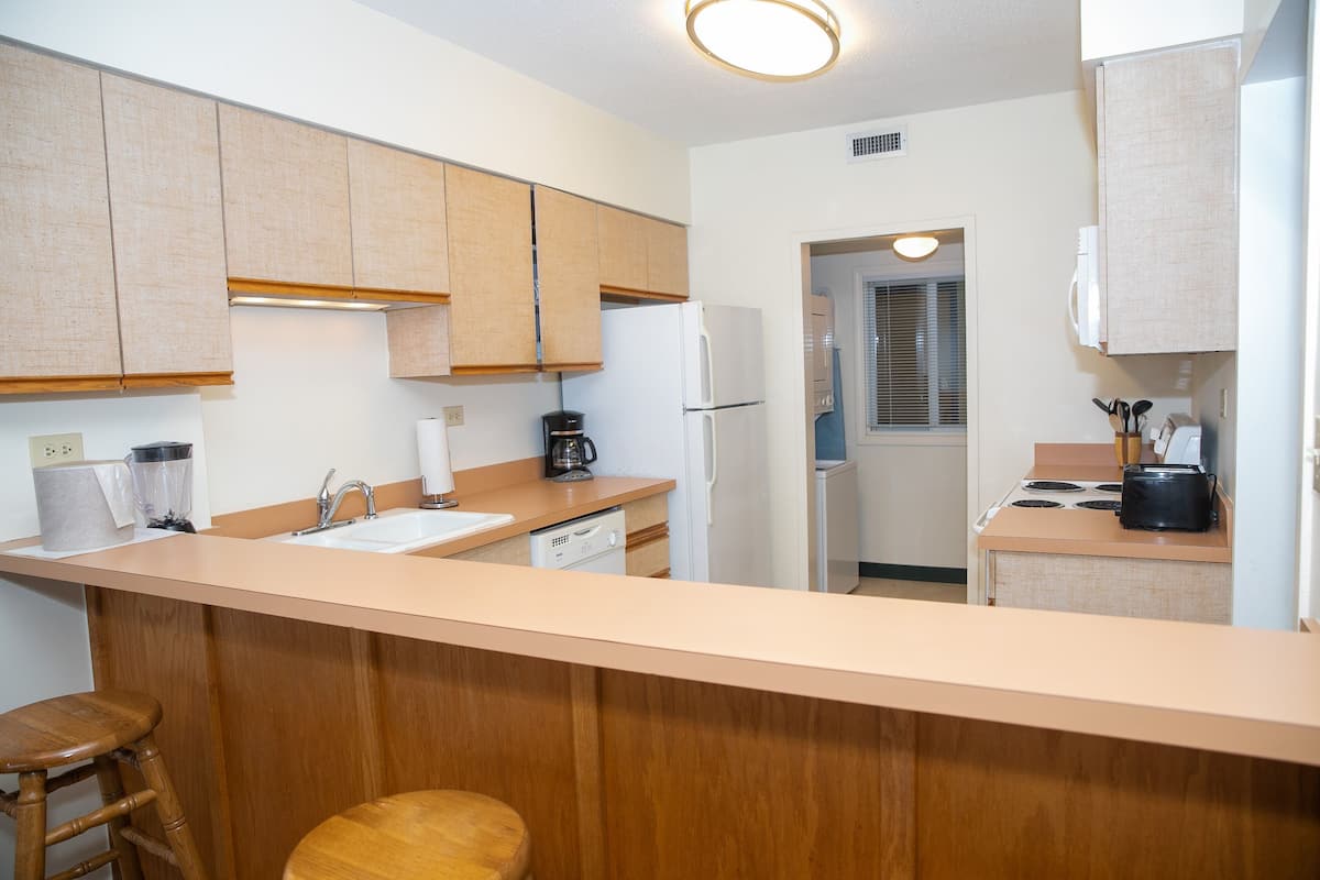 microwave, coffee/tea maker