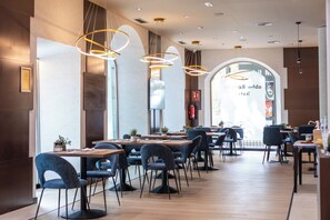 Tägliches Frühstücksbuffet gegen Gebühr