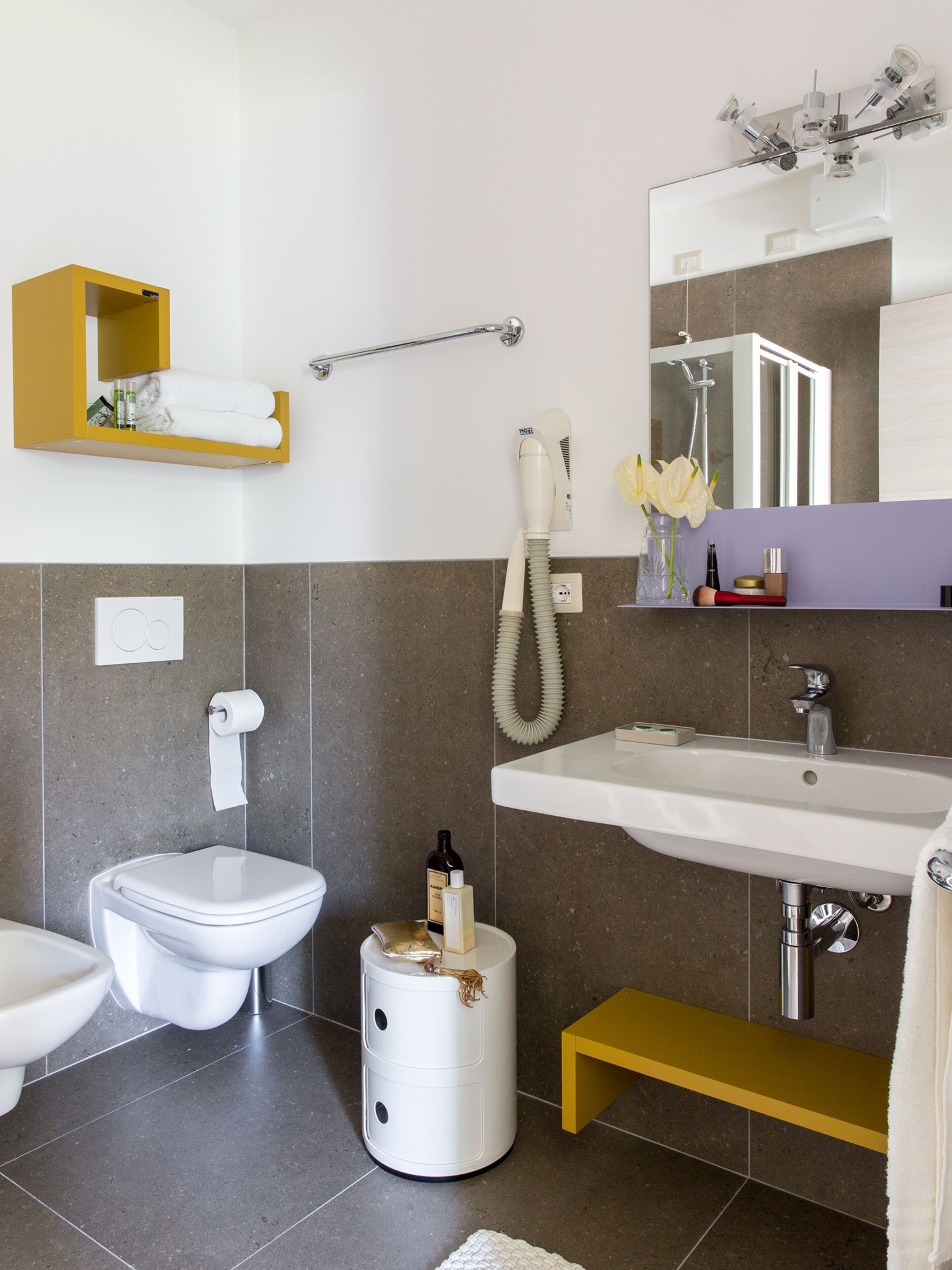 superior double room | bathroom | shower, free toiletries, hair dryer, bidet