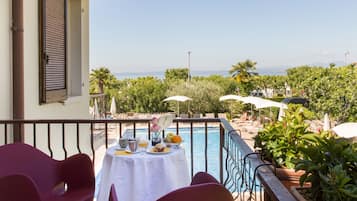 Suite, terrasse, vue lac | Vue de la chambre