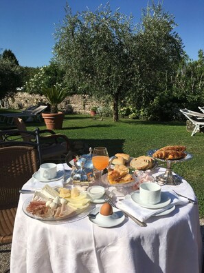Free daily buffet breakfast  - Hotel Ca' Mura (Bardolino)