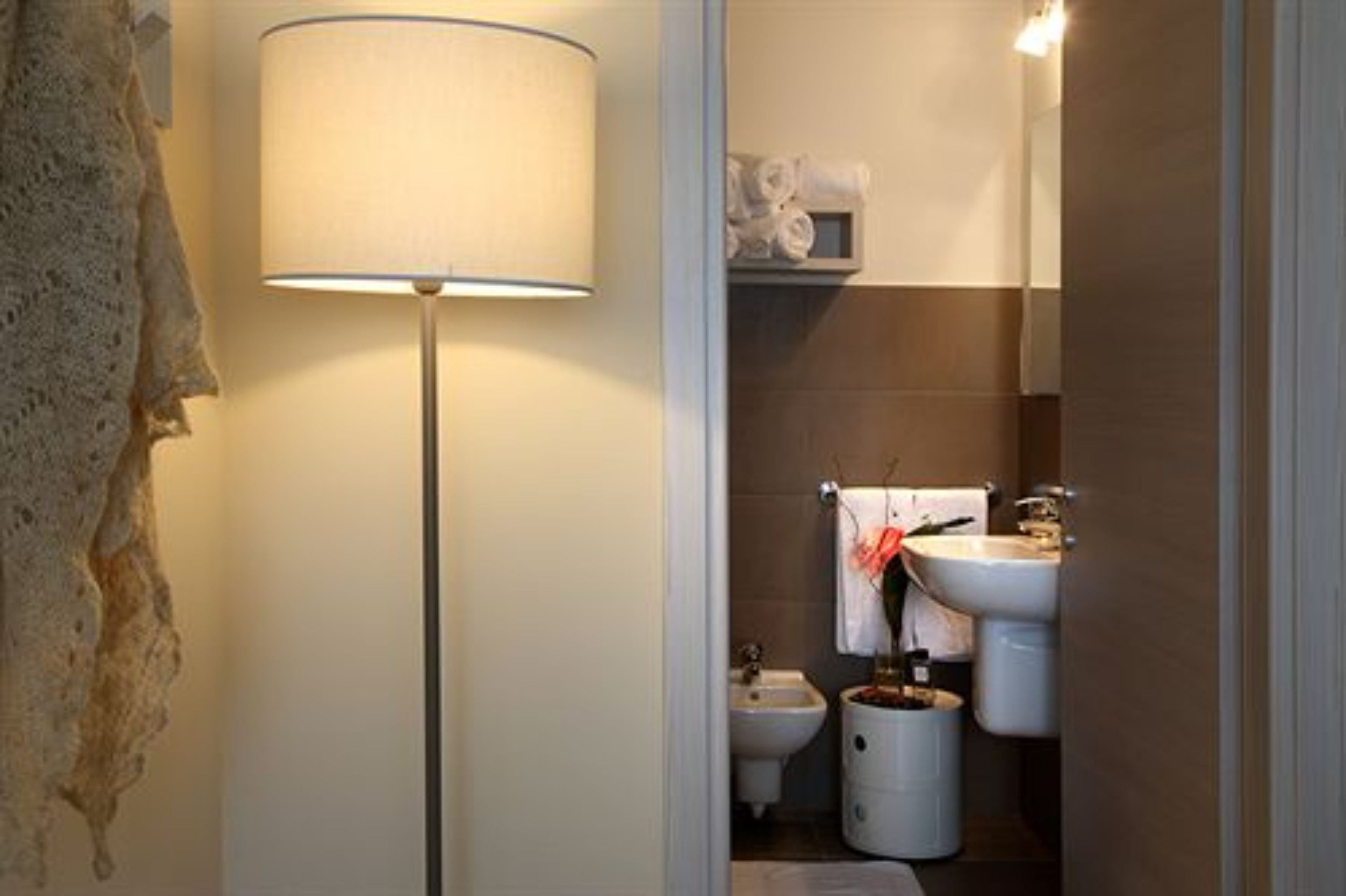 shower, free toiletries, hair dryer, bidet