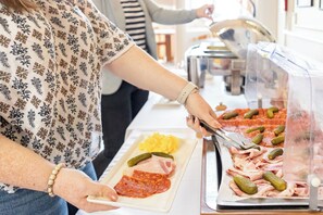 Kontinental frokost hver dag (EUR 12 per person)
