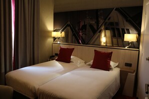 Desk, free WiFi, bed sheets - La Confiance (Le Mont-Saint-Michel)