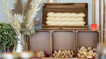 Desayuno continental diario (EUR 12 por persona)