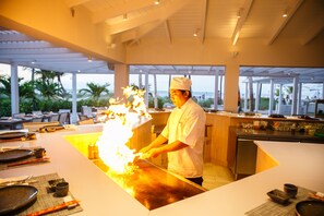 Breakfast, lunch and dinner served - Ocean Club West, Grace Bay Beach (Providenciales)