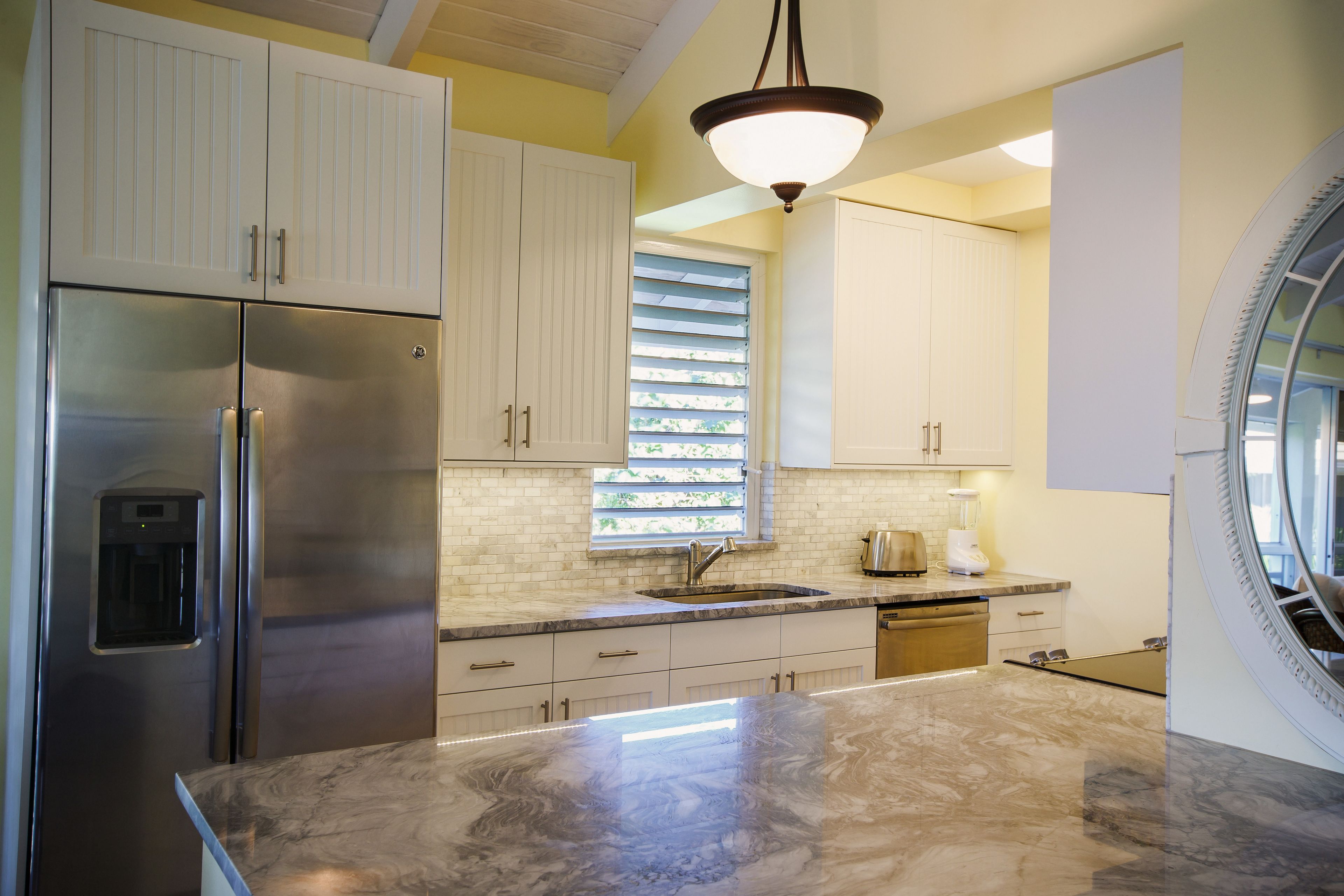 deluxe suite, 2 bedrooms, beachfront | private kitchen | fridge, microwave, coffee/tea maker, toaster