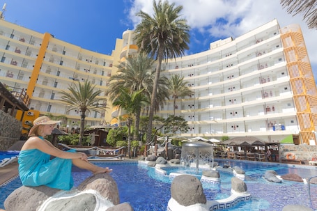Outdoor pool, open 9:00 AM to 7:30 PM, pool umbrellas, sun loungers