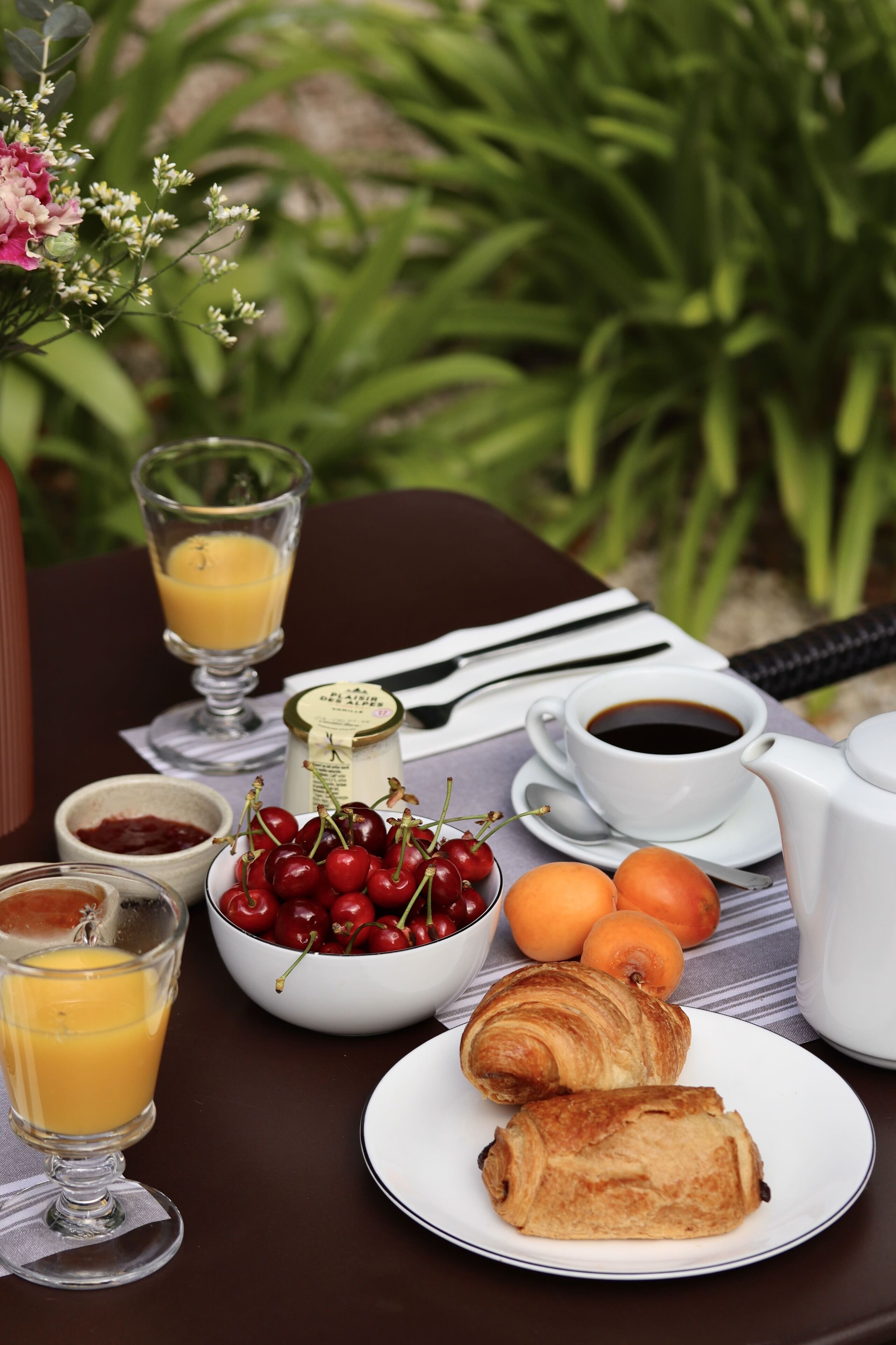 daily buffet breakfast (eur 17 per person)