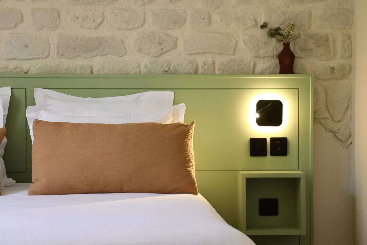 Hochwertige Bettwaren, Select-Comfort-Betten, Minibar, Schreibtisch