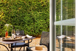 Superior Double Room | Premium bedding, Select Comfort beds, minibar, individually decorated - Le Pré Galoffre (Nîmes)