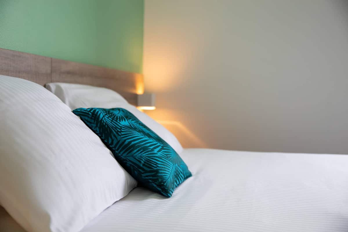 Suite, 1 Queen Bed with Sofa bed, Non Smoking | Desk, laptop workspace, soundproofing, bed sheets