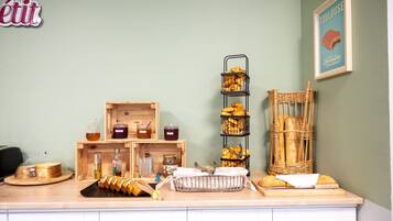 Daily continental breakfast (EUR 12.90 per person)