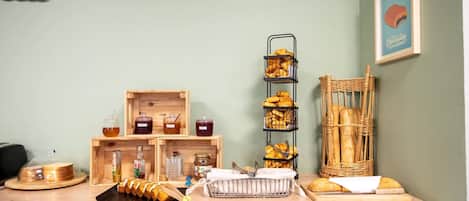 Daily continental breakfast (EUR 12.90 per person)