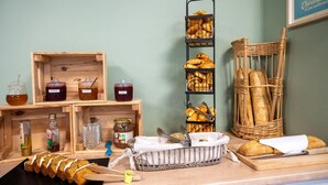 A breakfast buffet with various pastries, bread, and condiments. - Comfort Aparthotel Toulouse Metropole (Toulouse)