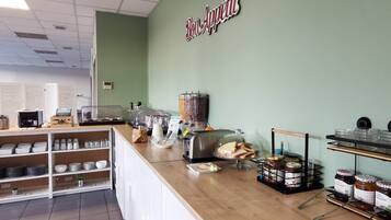 Kontinental frukost varje dag (EUR 12.90 per person)